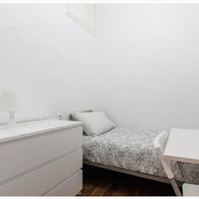 Private room for rent for €400 per month in Lisbon, Rua Carlos Mardel