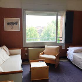 单间公寓 正在以 €1,250 的月租出租，其位于 Milan, Via Antonio Cesari
