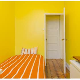 Private room for rent for €450 per month in Lisbon, Rua Damasceno Monteiro