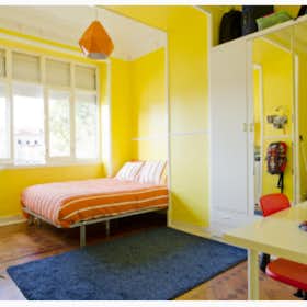 Private room for rent for €600 per month in Lisbon, Rua Damasceno Monteiro