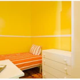 Private room for rent for €350 per month in Lisbon, Rua Damasceno Monteiro