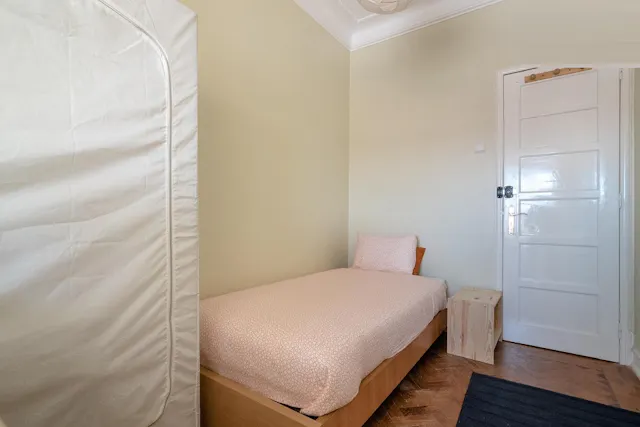 Private room in Rua Damasceno Monteiro, Lisbon (1014289) room image 2