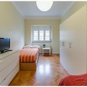 Private room for rent for €700 per month in Lisbon, Rua Damasceno Monteiro