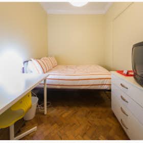 Private room for rent for €450 per month in Lisbon, Rua Damasceno Monteiro