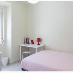 Private room for rent for €550 per month in Lisbon, Rua Sabino de Sousa
