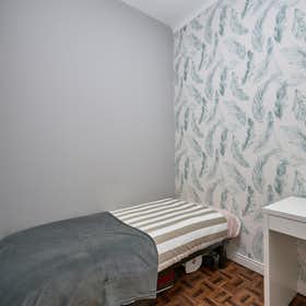 Private room for rent for €375 per month in Lisbon, Rua da República da Bolívia