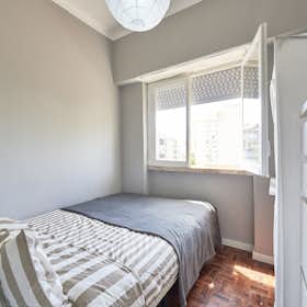 Private room for rent for €550 per month in Lisbon, Rua da República da Bolívia