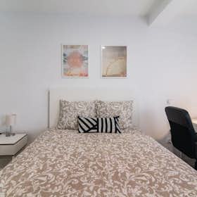 Private room for rent for €728 per month in Madrid, Calle de Aguilón