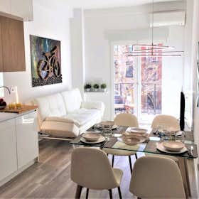 Apartment for rent for €1,600 per month in Madrid, Calle de la Princesa