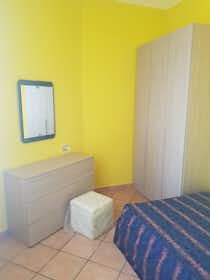 Apartment for rent for €660 per month in Milan, Via Cusago