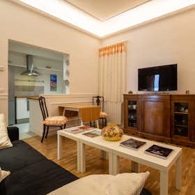 Apartment for rent for €1,700 per month in Florence, Via San Zanobi