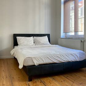 Private room for rent for €580 per month in Ixelles, Rue du Trône