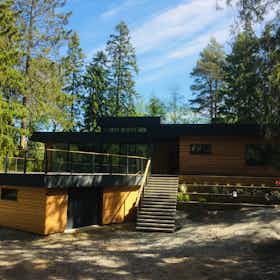 Casa para alugar por SEK 30.000 por mês em Ingarö, Tjällmoravägen