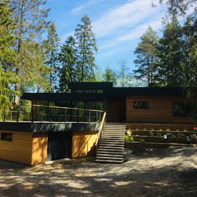 Casa para alugar por SEK 30.000 por mês em Ingarö, Tjällmoravägen