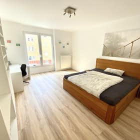Apartment for rent for €1,600 per month in Düsseldorf, Bachstraße