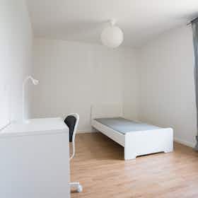 WG-Zimmer zu mieten für 609 € pro Monat in Düsseldorf, Kölner Landstraße