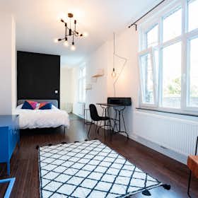 Отдельная комната сдается в аренду за 715 € в месяц в Liège, Rue Courtois