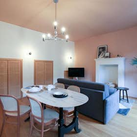 Apartment for rent for €4,800 per month in Milan, Via Vitruvio