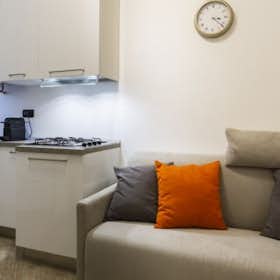 Apartment for rent for €2,142 per month in Milan, Via Antonio Genovesi