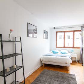Отдельная комната сдается в аренду за 770 € в месяц в Rueil-Malmaison, Cours Ferdinand de Lesseps