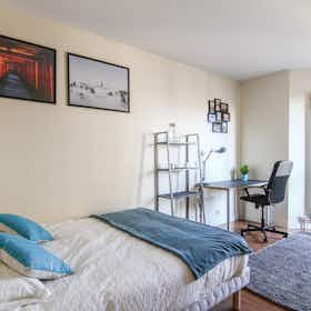 WG-Zimmer zu mieten für 720 € pro Monat in Rueil-Malmaison, Avenue d'Alsace-Lorraine