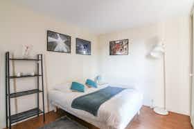 Приватна кімната за оренду для 750 EUR на місяць у Rueil-Malmaison, Avenue d'Alsace-Lorraine