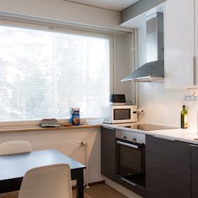 私人房间 正在以 €530 的月租出租，其位于 Helsinki, Neulapadontie