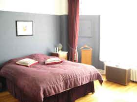 Private room for rent for €850 per month in Woluwe-Saint-Pierre, Avenue de Broqueville