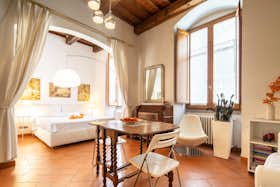 Studio for rent for €1,400 per month in Florence, Via dei Georgofili