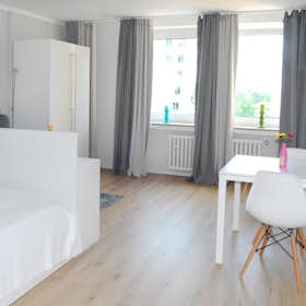 Studio for rent for €1,050 per month in Düsseldorf, Brückenstraße