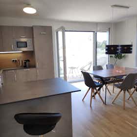 Apartment for rent for €1,990 per month in Schwechat, Malzstraße