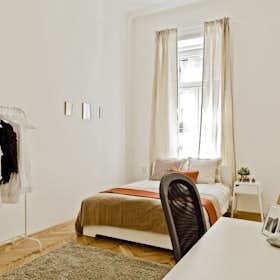 Private room for rent for HUF 157,094 per month in Budapest, József utca