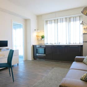 Apartment for rent for €1,850 per month in Milan, Via Beldiletto