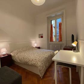 Apartment for rent for €1,800 per month in Milan, Via Trebbia