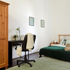 Private room for rent for HUF 153,166 per month in Budapest, József körút