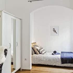 Private room for rent for HUF 155,581 per month in Budapest, Dohány utca