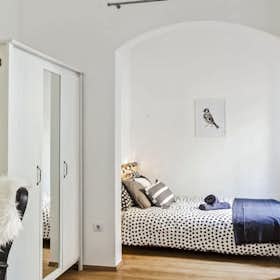 Private room for rent for HUF 156,289 per month in Budapest, Dohány utca