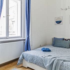 Private room for rent for €370 per month in Budapest, Dohány utca