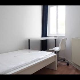Private room for rent for €650 per month in Berlin, Bochumer Straße