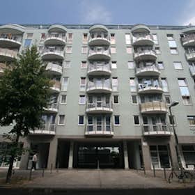 Apartment for rent for €1,990 per month in Berlin, Schwedter Straße