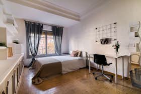Private room for rent for €719 per month in Madrid, Calle de Isaac Peral