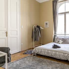 Private room for rent for HUF 155,581 per month in Budapest, Üllői út