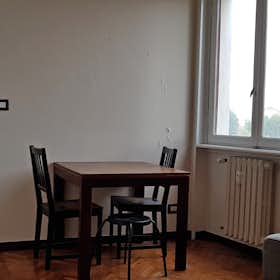 Studio for rent for €700 per month in Milan, Via Lodovico Montegani