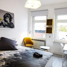私人房间 正在以 €860 的月租出租，其位于 Bonn, Weiherstraße