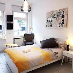 Privé kamer for rent for € 860 per month in Bonn, Weiherstraße