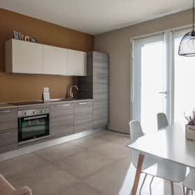 Appartamento for rent for 1.700 € per month in Marone, Via Provinciale