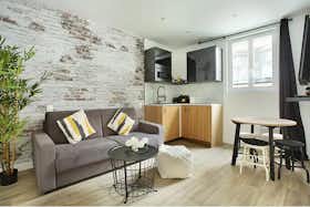 Apartment for rent for €4,500 per month in Paris, Passage du Caire