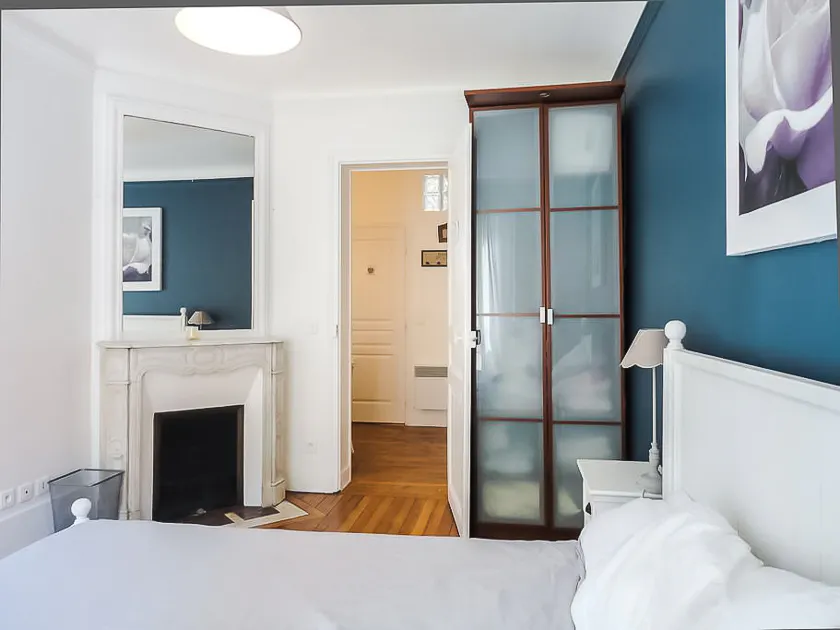 2-Bedroom Apartment in Rue de Turenne, Paris (1028001) ROOM 4