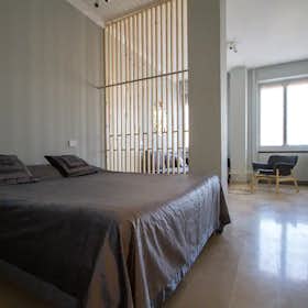 Apartment for rent for €1,550 per month in Milan, Via dei Piatti