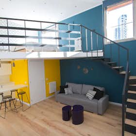 Studio for rent for €1,570 per month in Milan, Via Gaetano De Castillia